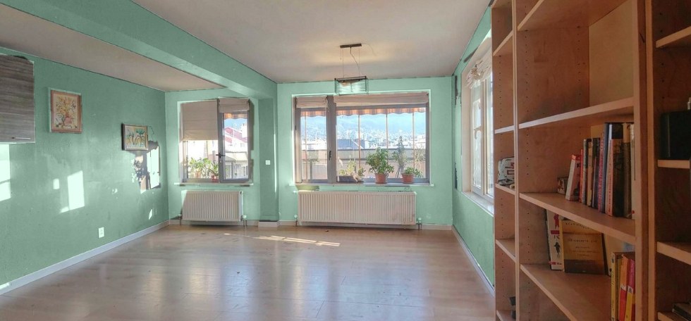 Après: Un salon ensoleillé en vert menthe